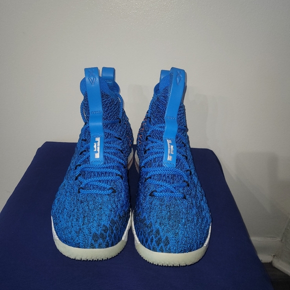 LeBron 15 Hardwood Classics - Picture 2 of 8